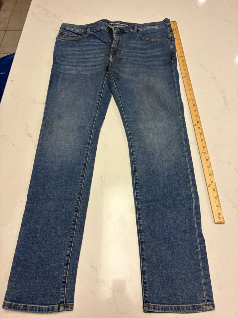 A-016 Amazon Essentials Men's Slim Straight Jeans in Medium Blue Wash